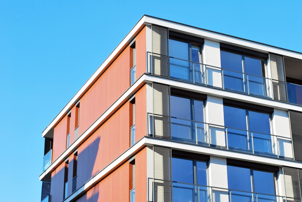 detalle edificio de apartamentos con cristalera